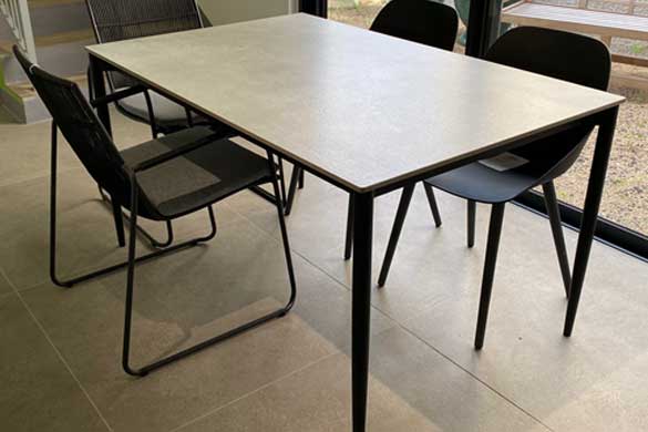 Table de repas LAYERS