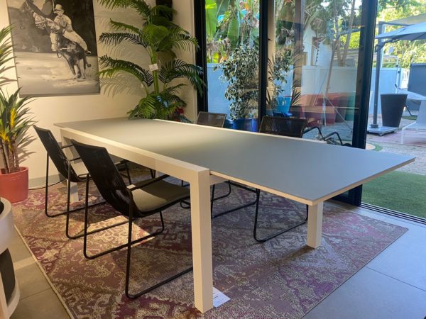 BARCELONA - Dining table with extension